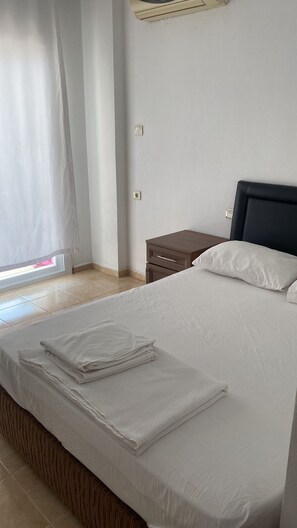 Economy Single Room | Select Comfort beds, desk, laptop workspace, free WiFi - OTEL CAN (Erdemli)