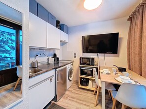 Fridge, microwave, coffee/tea maker, electric kettle