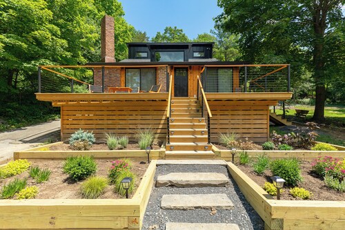 La Casita: Modern Saugerties Getaway