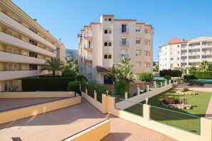Property grounds - Holiday Apartment 'Estrella 1L Spaniahome' with Pool, Private Terrace & Wi-Fi (Alfaz del Pi)