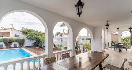 Villa La Rotonda with Pool, Garden & Wi-Fi