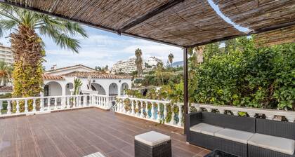 Villa La Rotonda with Pool, Garden & Wi-Fi