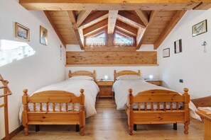 2 bedrooms, iron/ironing board, free WiFi, bed sheets - Holiday Apartment 'Ginepro Casa Vacanze' near Slopes with Garden, 2 Balconies & Wi-Fi (Madesimo)