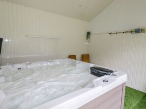 5 bedrooms, individually decorated, individually furnished, free WiFi - Pen-y-thon House (Newquay)