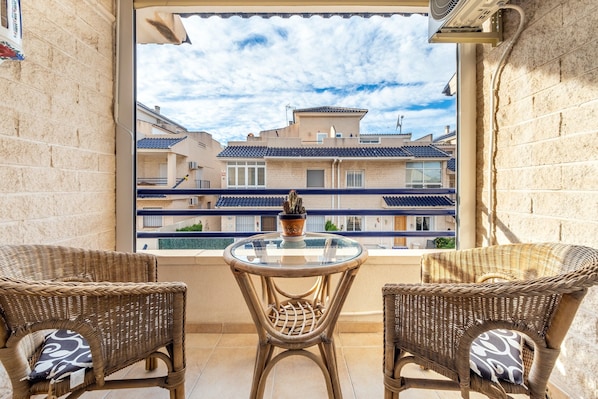 Property grounds - 'Bungalow in Torrevieja' close to the Beach with Shared Pool & Wi-Fi (Torrevieja)