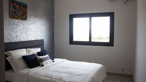 3 habitaciones, cortinas blackout y tabla de planchar con plancha 