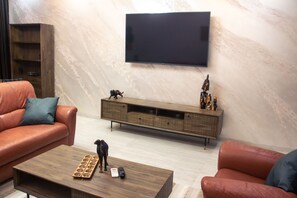 Superior Apartment | Living area | 43-inch Smart TV with satellite channels, TV - Iris Apartment (Dakar)
