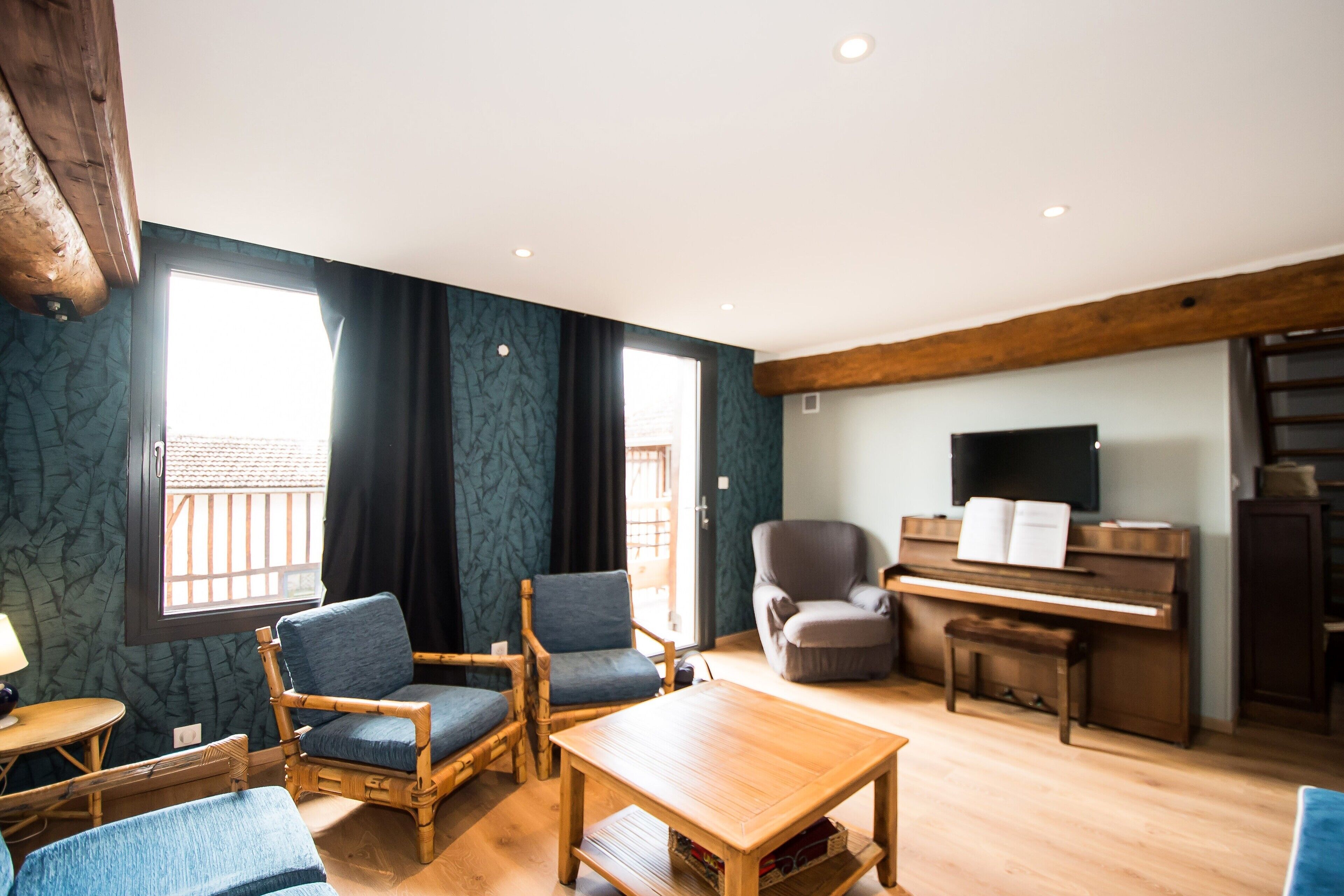 TV, caminetto, lettore DVD