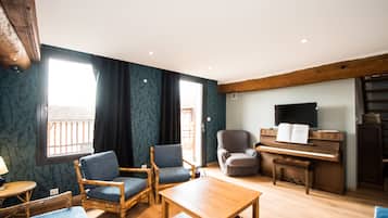 TV, fireplace, DVD player