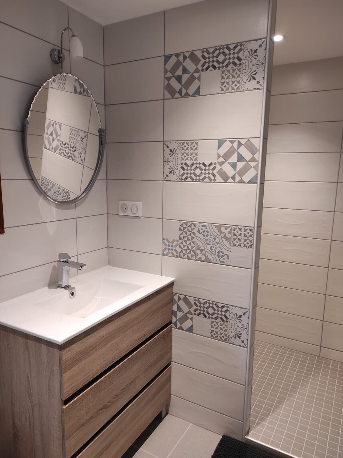 Banyera, assecador de cabells i tovalloles 