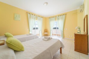 4 soverom, strykejern/-brett, wi-fi (inkludert) og sengetøy