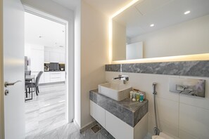 Appartamento Deluxe (1 Bedroom) | Bagno | Asciugamani