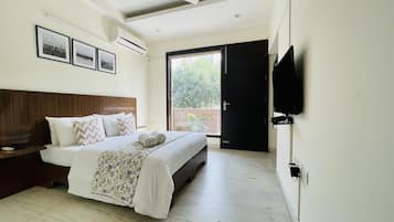 Luxury Apartment | Iron/ironing board, free WiFi