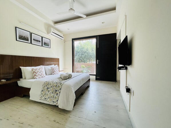 Luxury Apartment - BluO Studio DLFGolfCourseRoadBalconyLift (Gurugram)