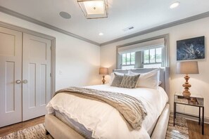 3 habitaciones, escritorio, tabla de planchar con plancha y wifi 