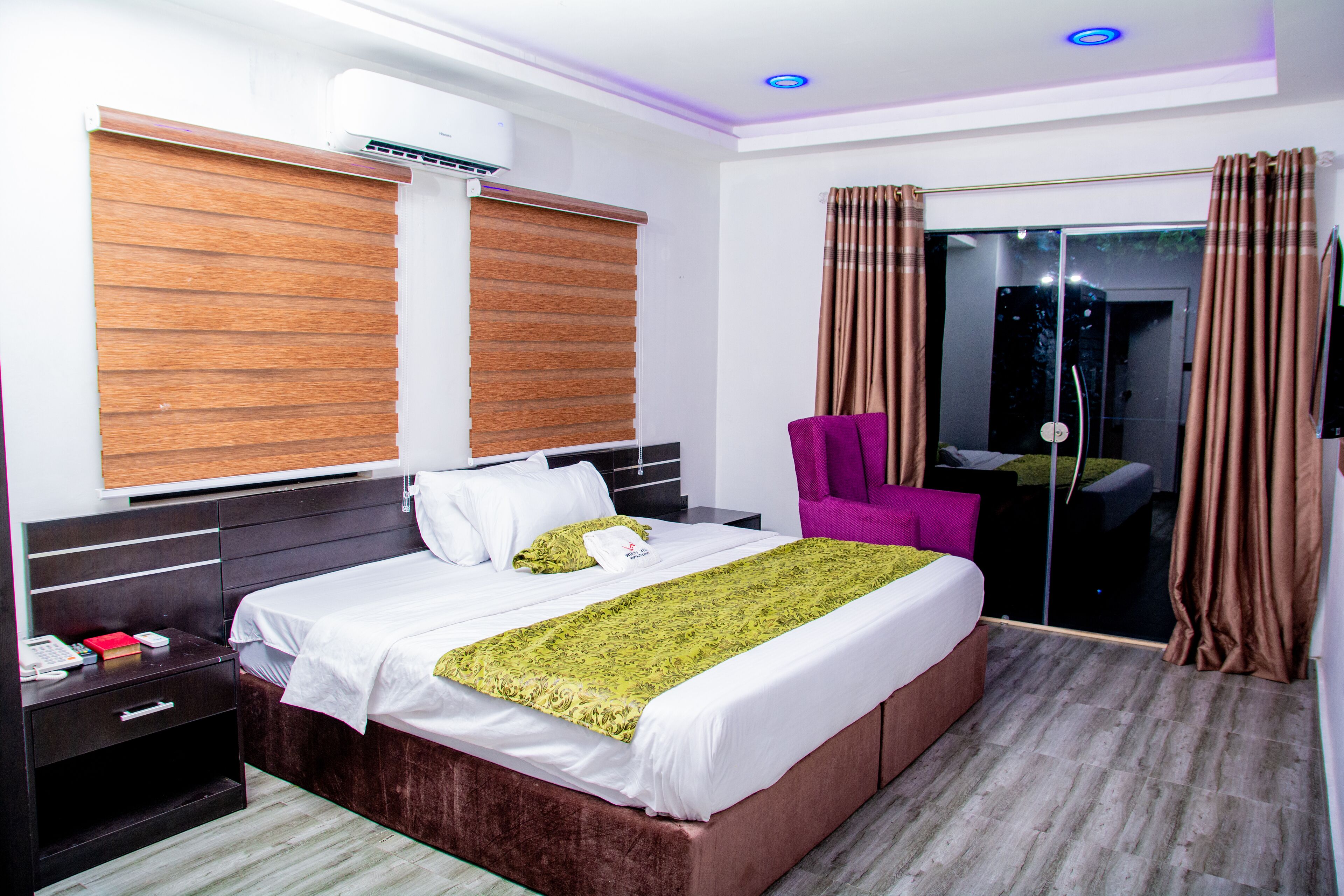 Quarto executivo | Escrivaninha, espaço de trabalho para notebook, Wi-Fi de cortesia