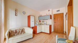 Appartement (18) | Woonruimte | Een plasmatelevisie