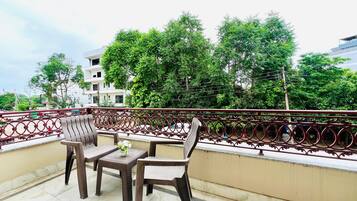 Luxury Apartment | Balcony