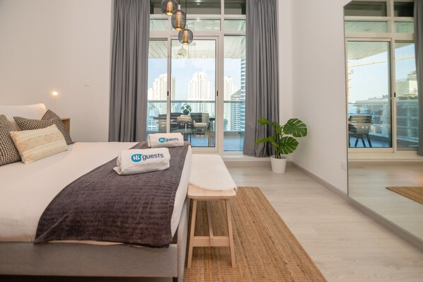 2 habitaciones, escritorio, tabla de planchar con plancha y wifi gratis 