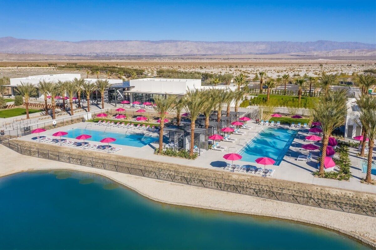 Piscine extérieure, couloir de nage