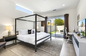 3 bedrooms, desk, iron/ironing board, free WiFi