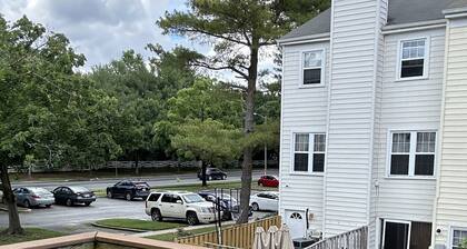Beautiful family sized townhouse with deck. Close to Washington DC and Baltimore