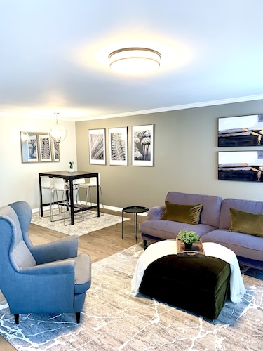 Beautiful family sized townhouse with deck. Close to Washington DC and Baltimore