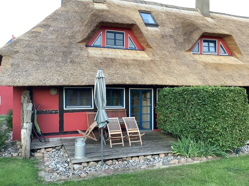 Gemütliche Ferienwohnung mit Reetdach am Landschaftsschutzgebiet am Achterwasser