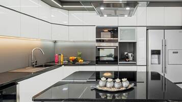 Villa de lujo, 4 habitaciones, para no fumadores, Terraza | Cocina privada | Refrigerador, microondas, horno y lavavajillas