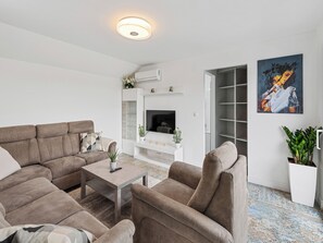 Luxury Villa, 4 Bedrooms, Non Smoking, Terrace | Living area | 55-inch Smart TV with cable channels, TV, Netflix - SKY9 Apartments - Homes & Villas (Voesendorf)