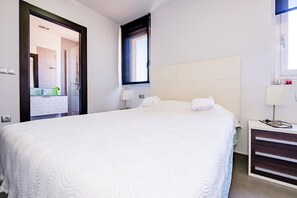 2 makuuhuonetta, silitysrauta/-lauta, ilmainen Wi-Fi, vuodevaatteet