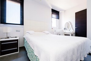 2 slaapkamers, een strijkplank/strijkijzer, gratis wifi, beddengoed