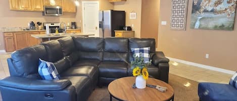 Una televisión, una oficina