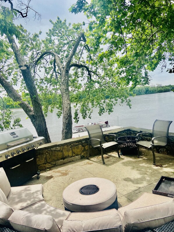 Property grounds - Mississippi River Winter Wonderland! (Camanche)