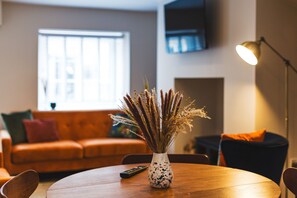 Interior - Cosy Cottage | 3 Bedrooms | Beautiful & Modern - Sleeps 6 | 20% Weekly Discount (Crewkerne)