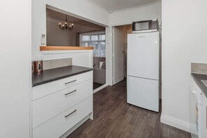 Frigorifero, microonde, forno, lavastoviglie