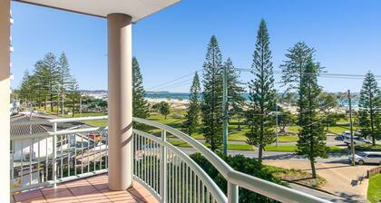 Sunset on Kirra - Beachfront Kirra - Min. 3 Night Stays!