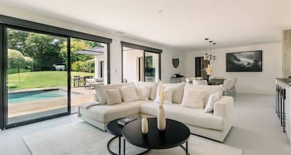 Villa California - contemporary style in Biarritz