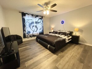 5 bedrooms, desk, iron/ironing board, free WiFi