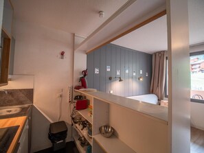 Private kitchen - 100m from ski slopes, 2nd floor, view mountain, balcony, ski locker, 28m², Valmorel (Valmorel)