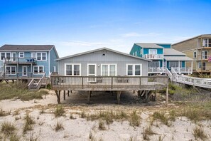 Exterior - Four Hours and Twenty Minutes / 1121 E Beach Drive (Oak Island)