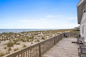 Property grounds - Four Hours and Twenty Minutes / 1121 E Beach Drive (Oak Island)