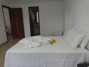 ミニバー、WiFi (無料)、ベッドシーツ