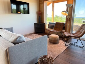 TV - #1 Island Overlook - Lake Superior Views (Russell)