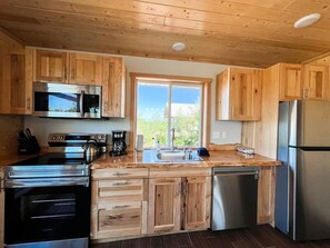 ثلاجة، ميكروويف، فرن، موقد طهي مسطح