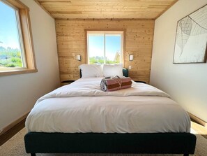 1 bedroom, desk, free WiFi, bed sheets