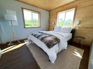 1 bedroom, desk, free WiFi, bed sheets