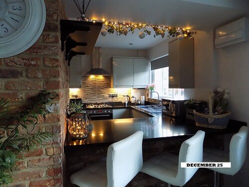 Double Award Winning, Stunning 1700's Grade 2 listed cottage near Stonehenge