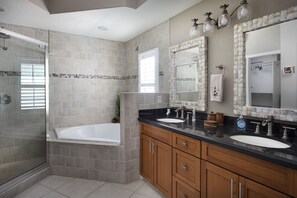Shower, jetted bath, hair dryer, towels - Sea-renity: 2bed 2bath condo w/ boat slip, pool/jacuzzi, waterfront balcony (Key West)