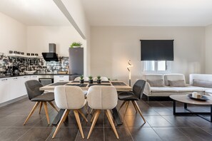 Family Apartment, 2 Bedrooms, Courtyard View, Ground Floor | Private kitchen